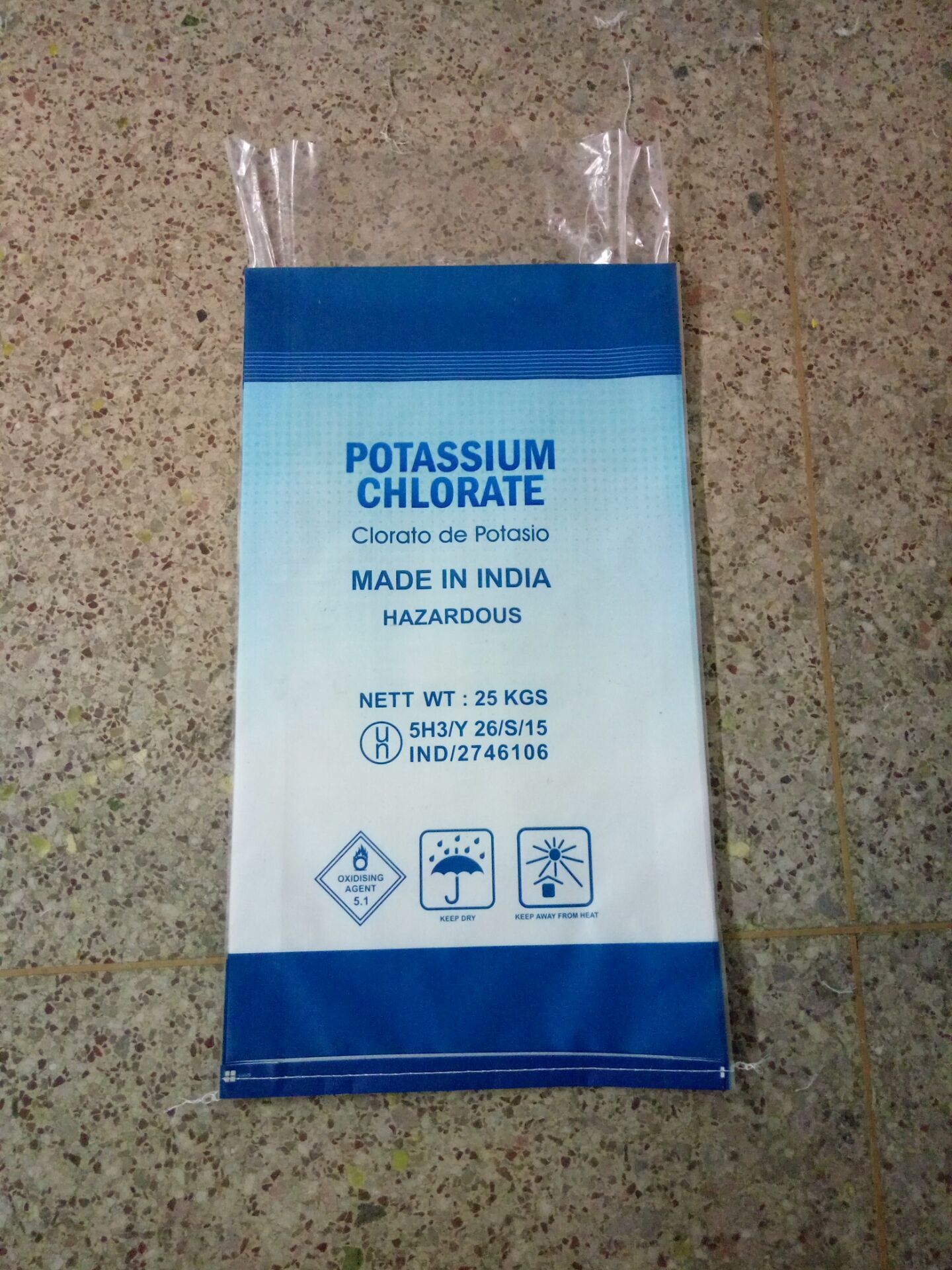 we are professional manufacturer of PP woven bag, fast delivery, large production. durable, beautiful, flexible, non-toxic and non irritant, rich in color.