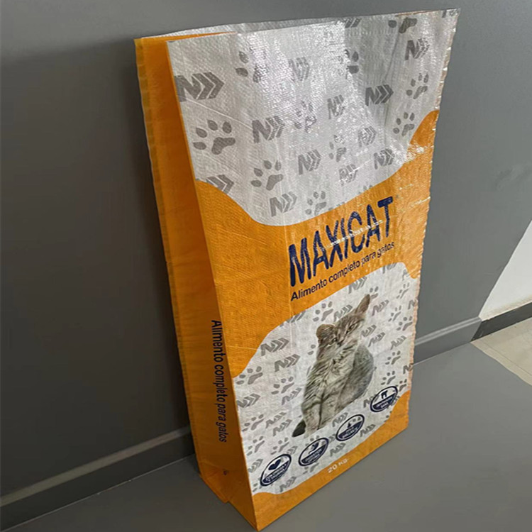 dog food bag have 40g,2.5kg,5kg and other sizes,all of the bags are food grade safe and have good moisturer proof.all the size can be customized.
